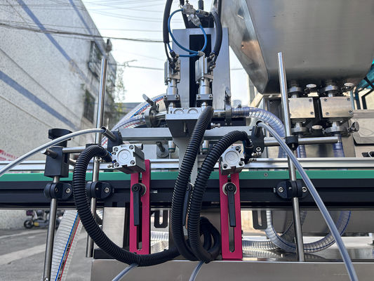 Máquina de enchimento automática de engrenagens, bomba de engrenagem, loção de banho, duas cabeças, material de alimentação pneumático