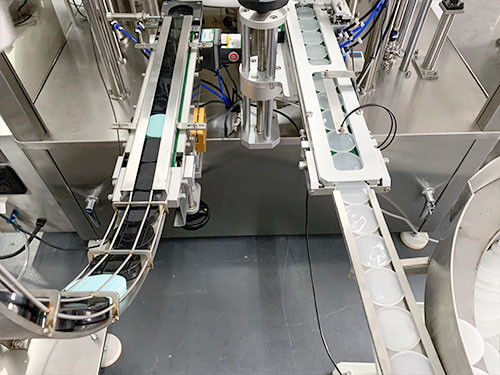 Máquina automática de enchimento de creme cosmético Máquina rotativa de enchimento de garrafas